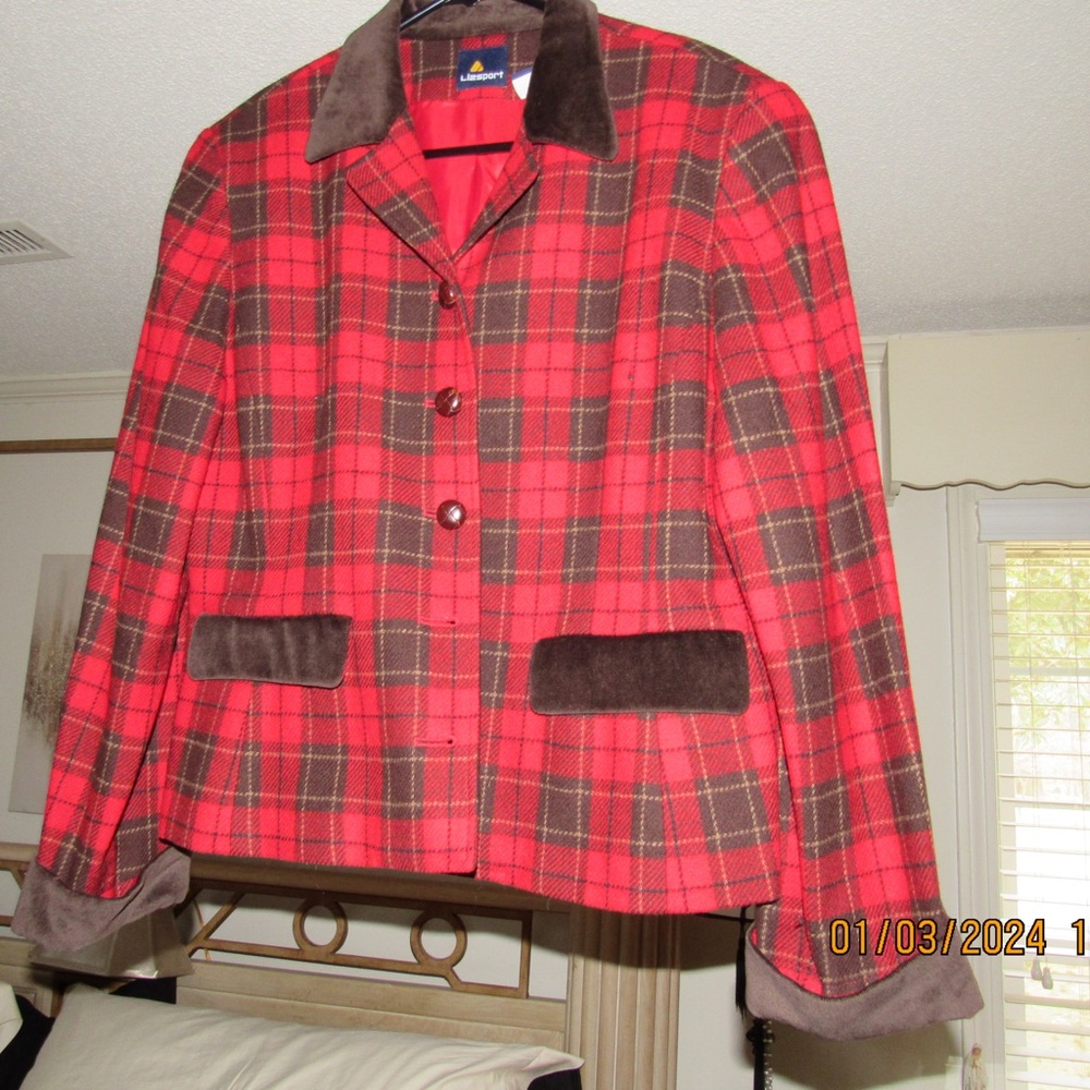 Women’s size medium suit jacket. EUC